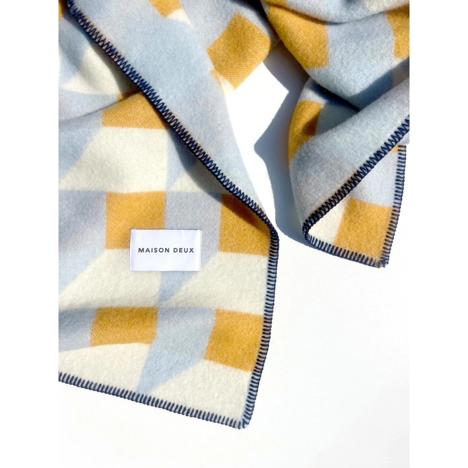 Cubics Blanket VARIOUS COLOURS - Image 2